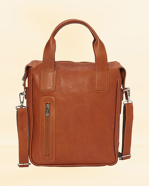 The high-quality leather finish of our vertical laptop briefcase, designed for the American professional