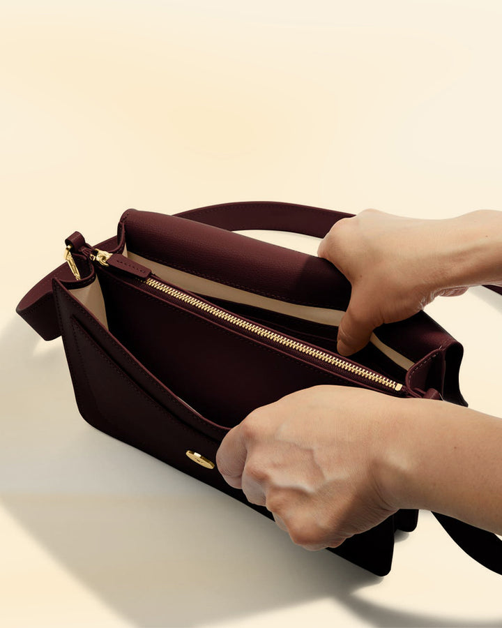 Sophisticated Satchel: The Perfect Gift for Women USA style