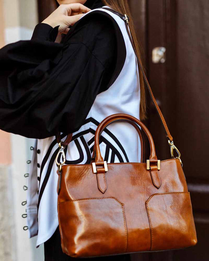 Stylish leather handbag for women