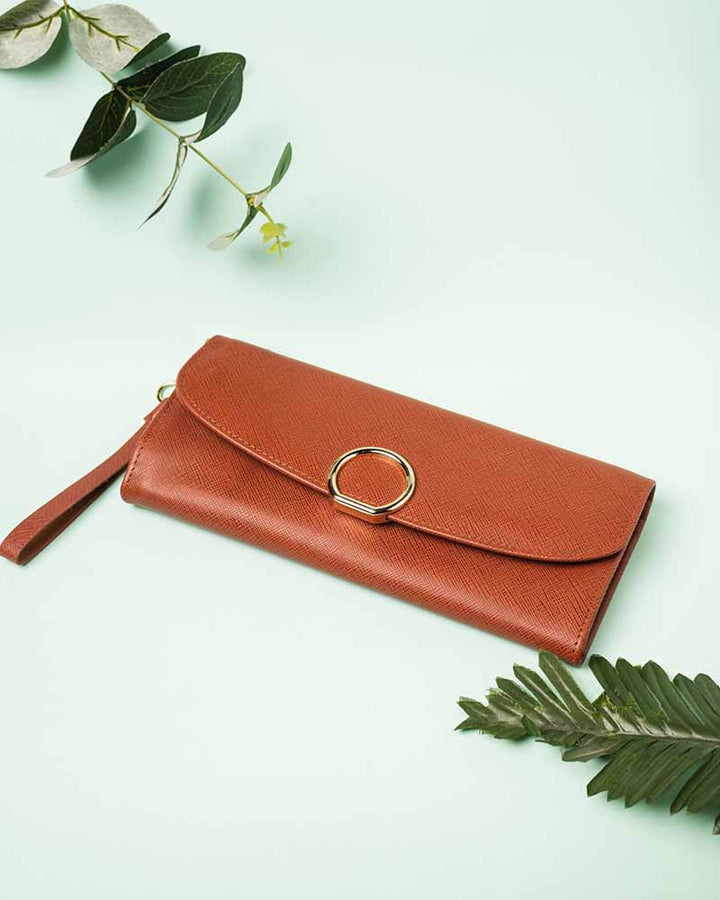 Durable wristlet clutch for daily use in American market
