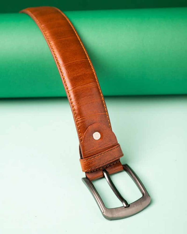 Simple and elegant light brown leather belt for men's wardrobe in America
