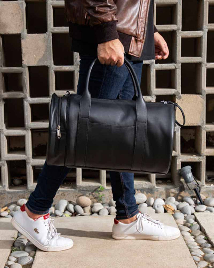 Functional and stylish tour bag for travel in UK