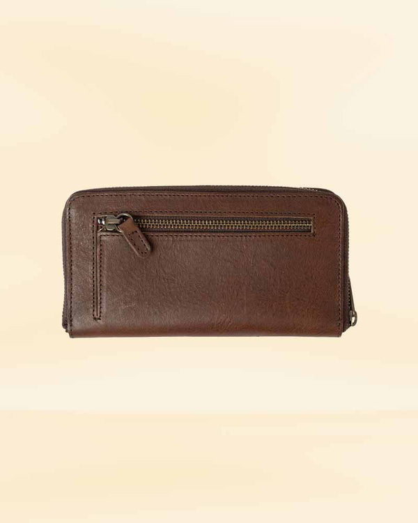 The high-quality leather finish of our Madison wristlet wallet, designed for the American market