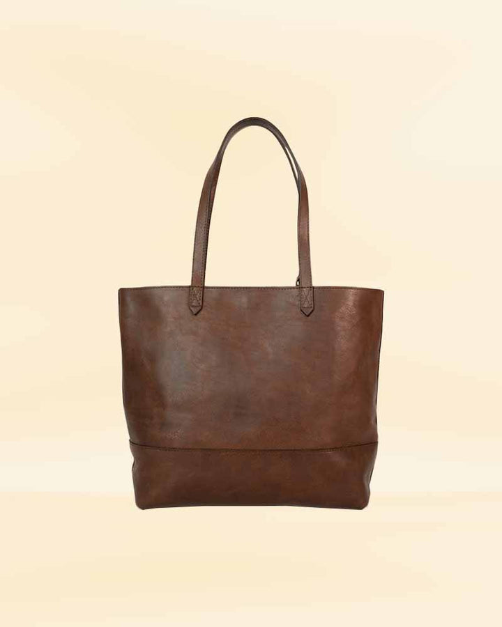 The high-quality leather finish of our tote bag, designed for the American market