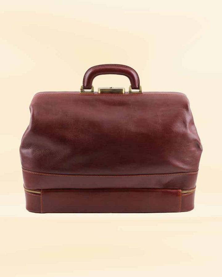 Full-grain Giotto leather doctor bag for a luxurious look and feel