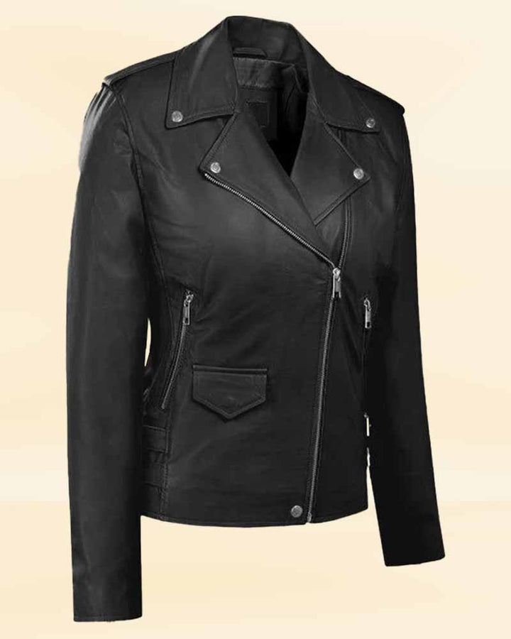 Hilary Duff's chic leather jacket for a stylish and sophisticated look in US market