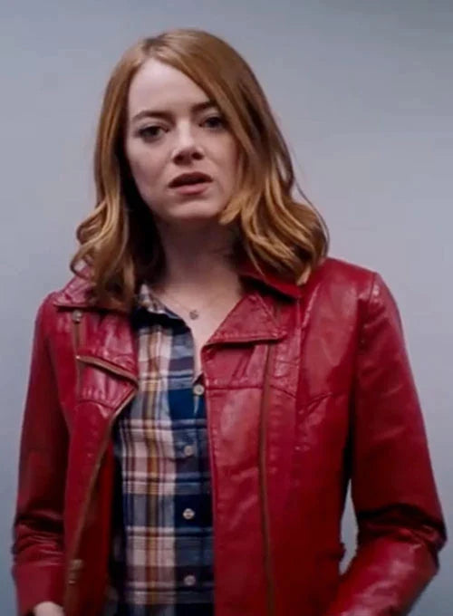 The leather jacket enhances Emma Stone's already impressive style in La La Land in American style