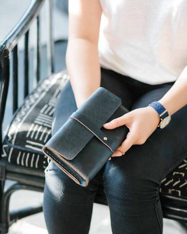 Black Kodiak leather clutch wallet in USA