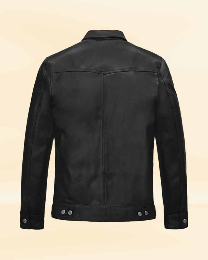 Own a timeless piece of fashion with this classic black leather jacket from Jeff Goldblum's wardrobe in American style