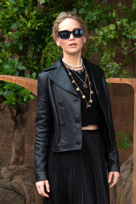 Jennifer Lawrence's timeless black leather jacket for a classic look in American style